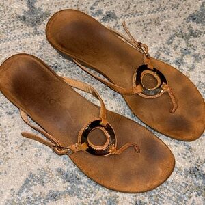 Vionic Brown Leather Sandals with Circular Detail
